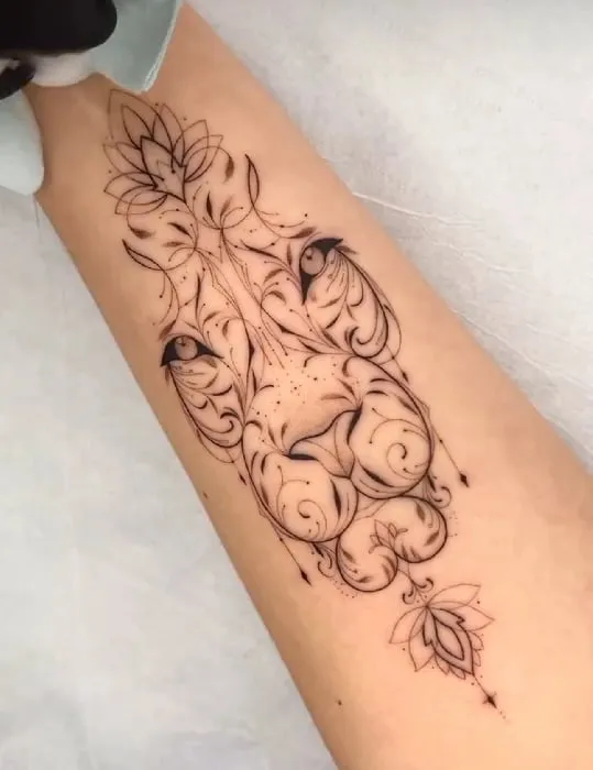 Tatuaje de línea fina realizado en Xtreme Tattoo Murcia